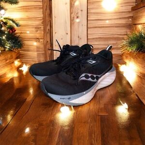 Size 7.5 - Saucony Triumph 22 Black White Womens